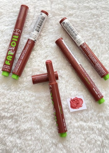 NYX Far Out Gloss - Koyu Bej Renkli - Görsel 3