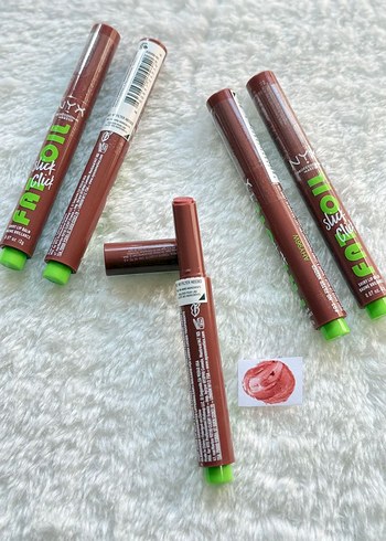 NYX Far Out Gloss - Koyu Bej Renkli - Görsel 5