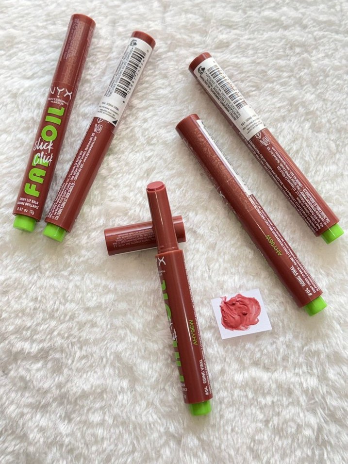 NYX Far Out Gloss - Koyu Bej Renkli - Görsel 3