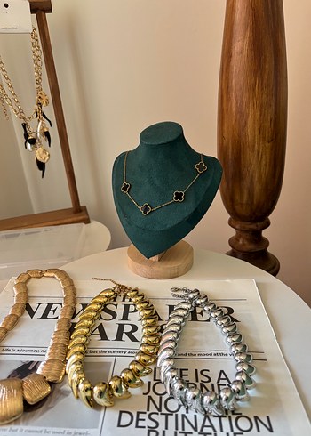Altın Zincir Detaylı Van Cleef