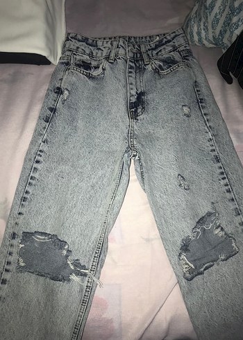 Gri Bol Kesim Yırtık Kot Pantolon - Görsel 2