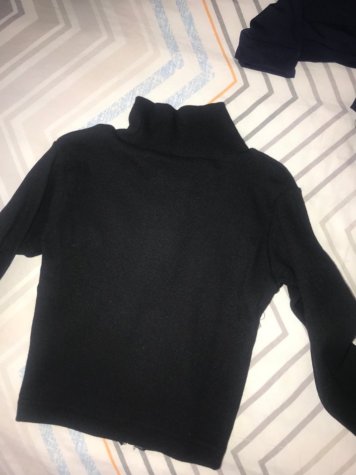 Fermuarlı Parmak Geçirmeli Siyah Yüksek Yakalı Kadın Sweatshirt - Görsel 3