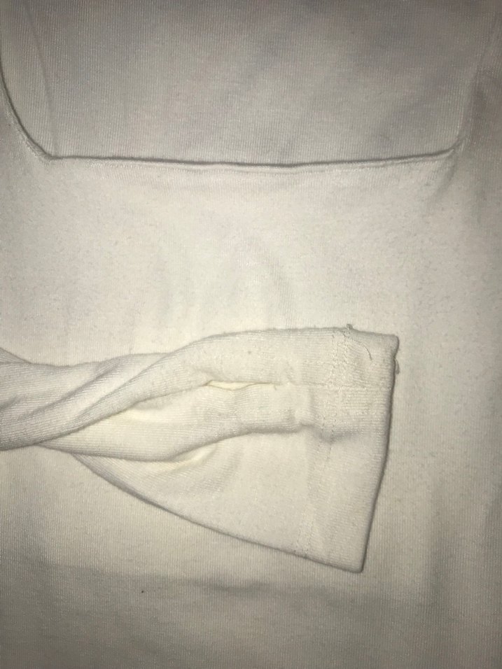 Kadın Beyaz Uzun Kollu Parmak Geçirmeli V Yaka Bluz - Görsel 2