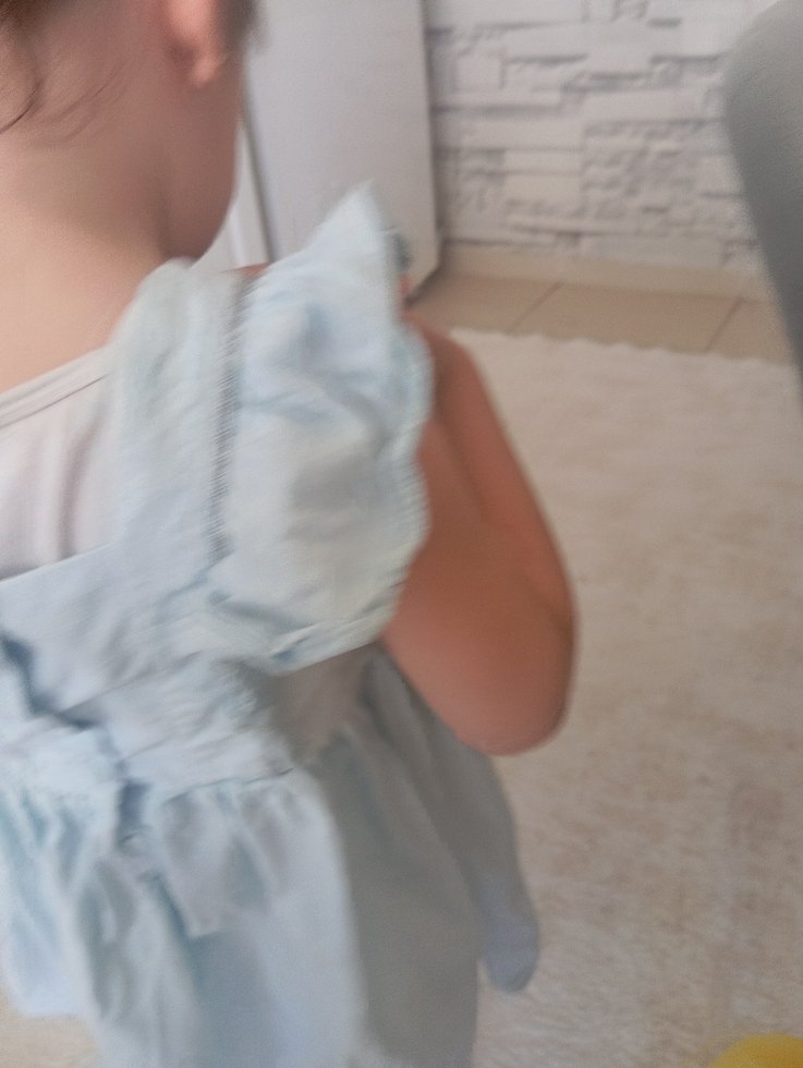 Kız Çocuk Mavi Keten V Yaka Fırfırlı Elbise - Görsel 2