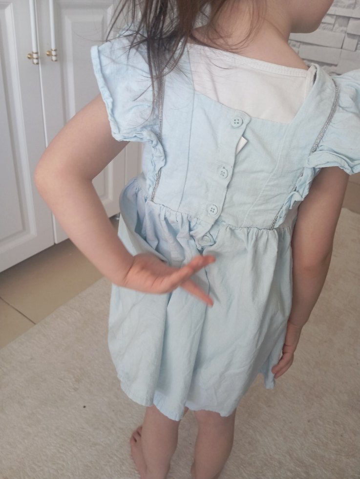 Kız Çocuk Mavi Keten V Yaka Fırfırlı Elbise - Görsel 4