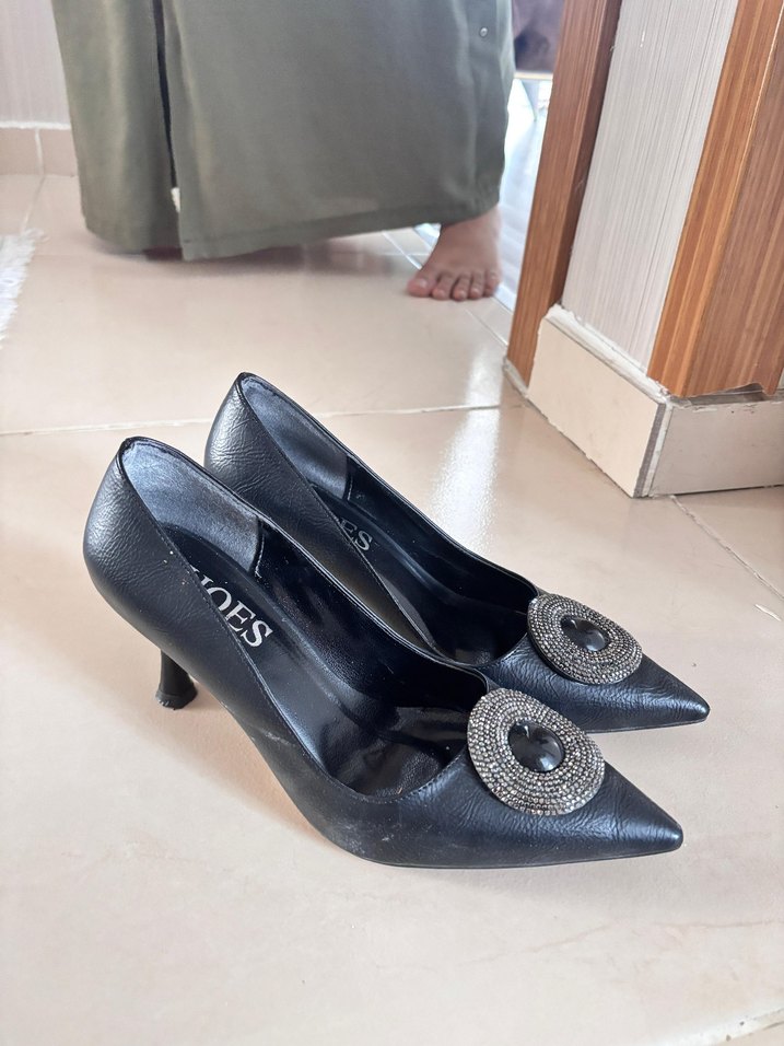 Siyah Yılan Desenli Stiletto Tokalı Topuklu - Görsel 2