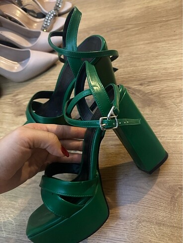 Yeşil topuklu - Görsel 6