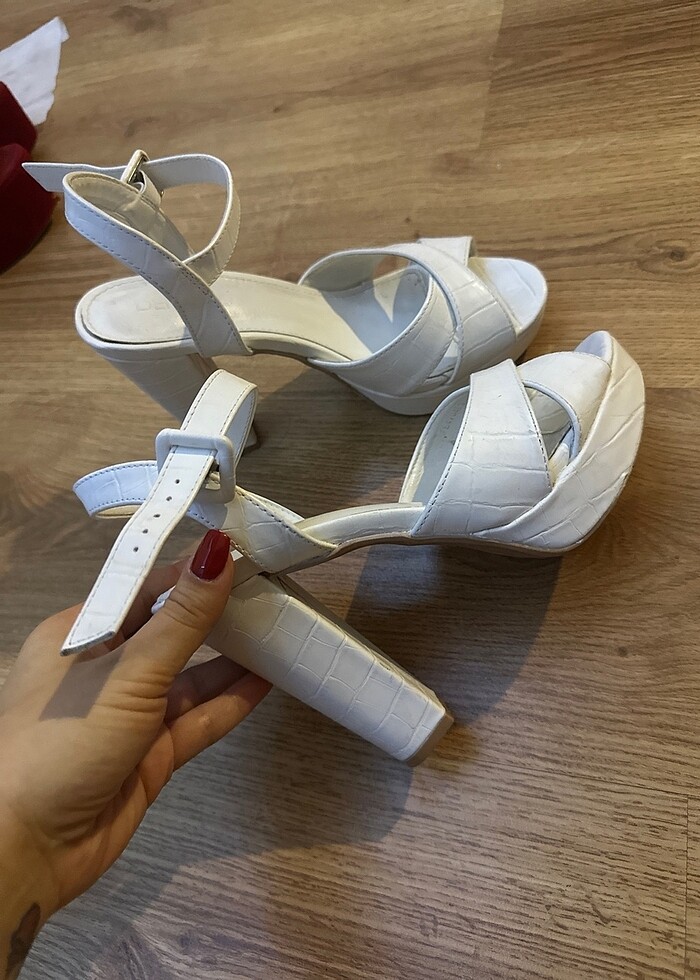 Derimod  beyaz ayakkabı - Görsel 2