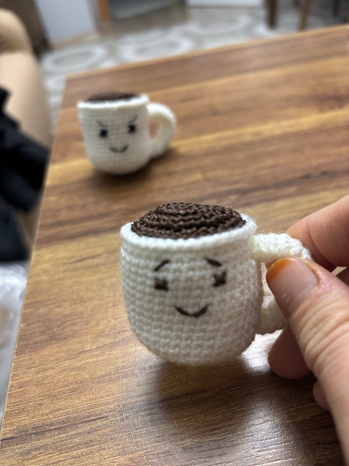 Örgü Beyaz Kupa Anahtarlık - Görsel 3