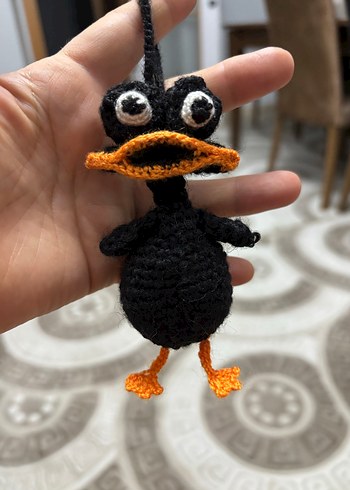 Siyah Örgü Kuş Figürlü Anahtarlık - Görsel 2