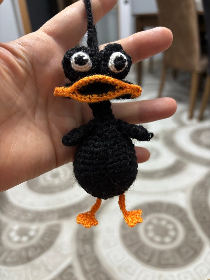 Siyah Örgü Kuş Figürlü Anahtarlık - Görsel 2