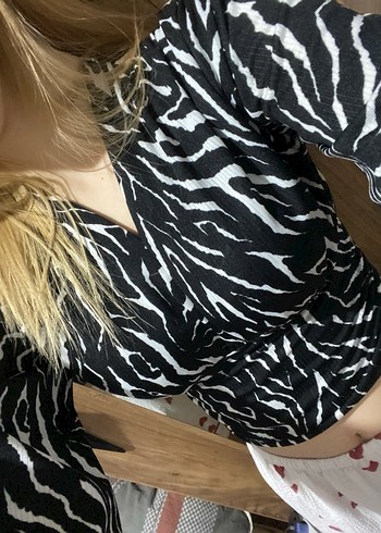 Zebra Desenli Transparan Uzun Kollu Bluz - Görsel 4