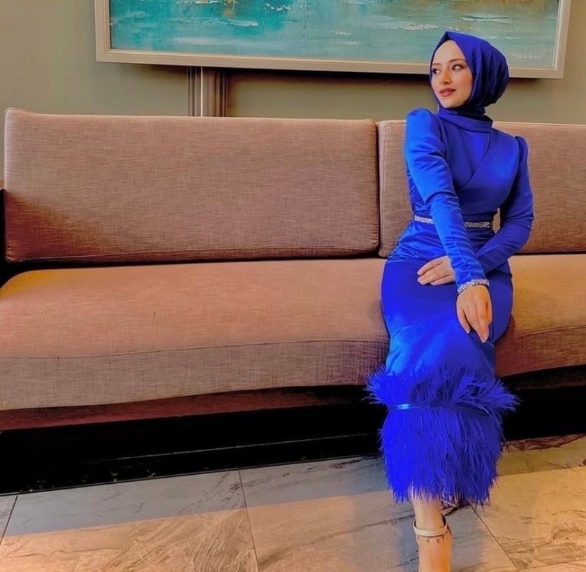 Uzun Kollu, Yüksek Yakalı Mavi Drapeli Elbise - Görsel 2