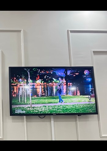 Mavi Ekranlı Duvara Monteli Monitör - Görsel 3