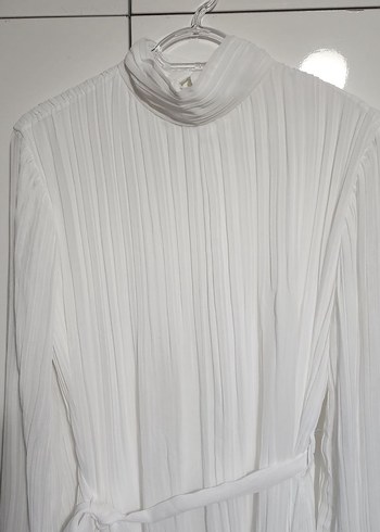 Beyaz Piliseli Tesettür Elbise Yüksek Yaka - Görsel 3