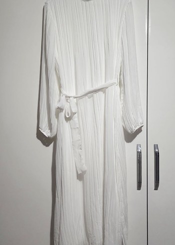 Beyaz Piliseli Tesettür Elbise Yüksek Yaka - Görsel 2