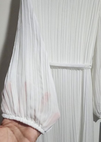 Beyaz Piliseli Tesettür Elbise Yüksek Yaka - Görsel 5