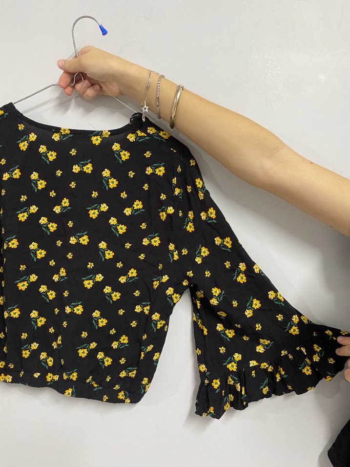 Sarı Çiçekli V Yaka balon Kollu Bluz - Görsel 3