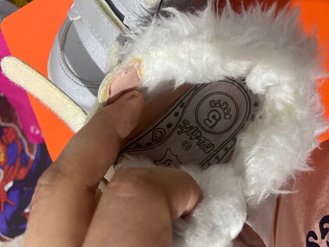 22 Beden gri Renk 22 numara bebek bot hiç giyilmedi
