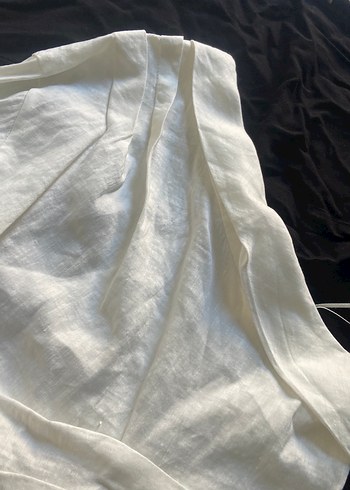 Düğmeli, askısız beyaz keten bluz - Görsel 4