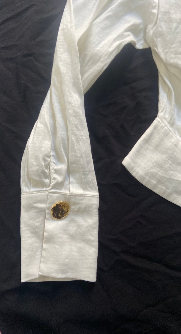 Düğmeli, askısız beyaz keten bluz - Görsel 2