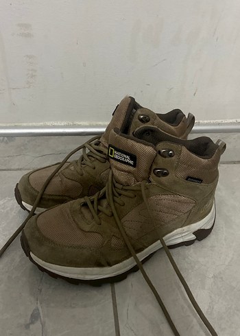 Kahverengi kadın bot - Görsel 2