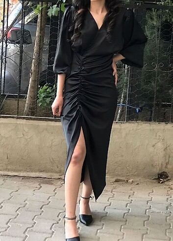 Siyah midi büzgülü elbise 