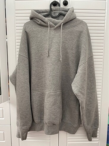 kapüşonlu sweatshirt