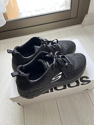 Skechers lite-weight spor ayakkabi