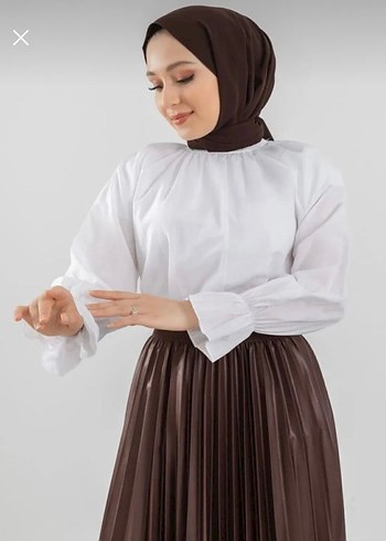 Bej Yüksek Yakalı Uzun Kollu Tunik