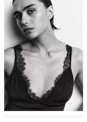 Zara Dantelli Siyah Uzun V Yaka Elbise - Görsel 4