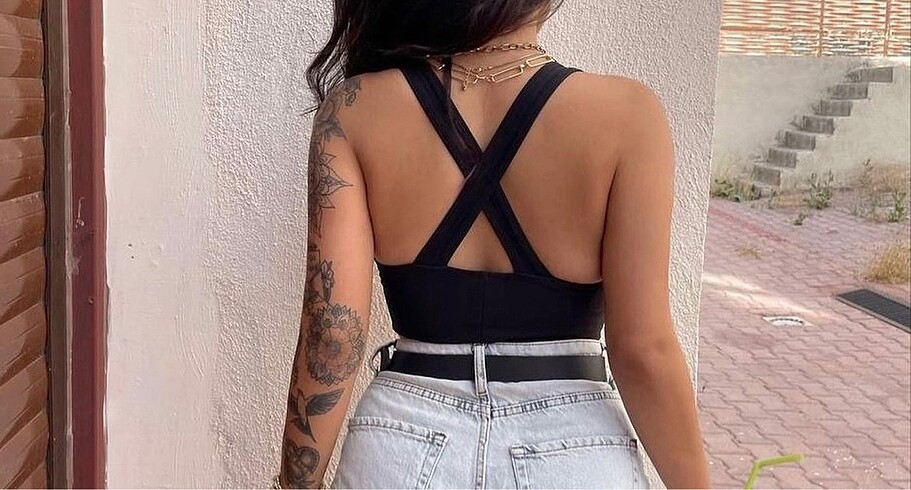 Diğer Siyah Crop