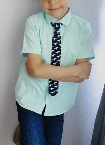 Şu yeşili LcWaikiki çocuk gömlek ve kravat
