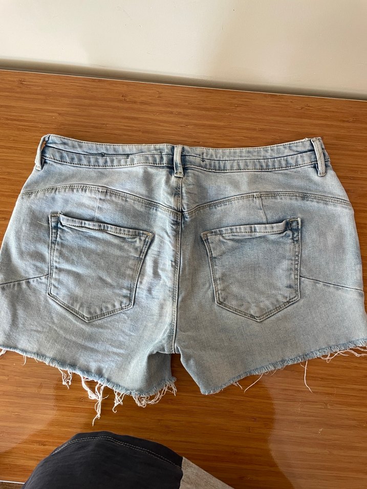 Kadın Gri Mini Denim Şort Rahat Kesim - Görsel 2