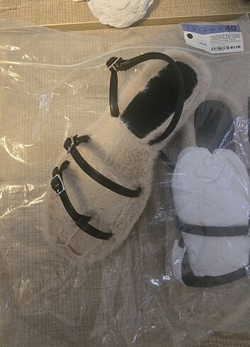 40 Beden Zara tüylü sandalet tokaları ayarlanbilir
