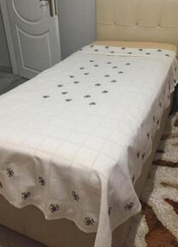 Diğer İşlemeli Yatak Örtüsü