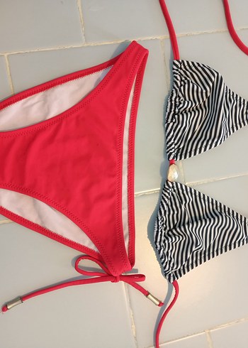 Kom marka Kırmızı ve Siyah Çizgili İpli Bikini Takımı