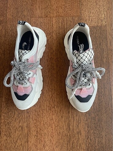 MY GREY , greymer sneaker VETRINA