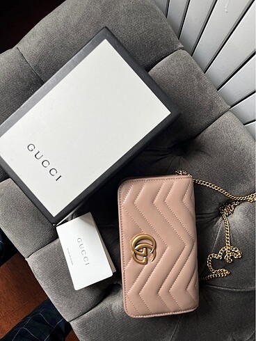 Gucci canta