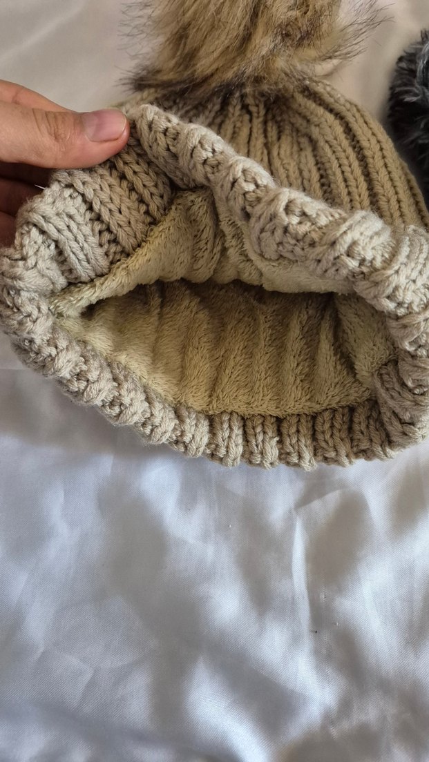 Bej Örgü Kadın Bere ve Gri Peluş Kulaklık 2li fiyattır. - Görsel 2