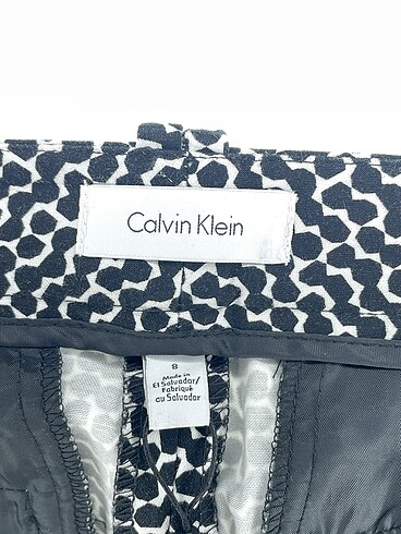 36 Beden çeşitli Renk Calvin Klein Kumaş Pantolon %70 İndirimli.