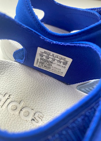 28 Beden Adidas Erkek Çocuk sandaleti