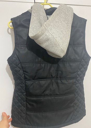 Fermuarlı Siyah Kapüşonlu Kadın Yelek - Görsel 3