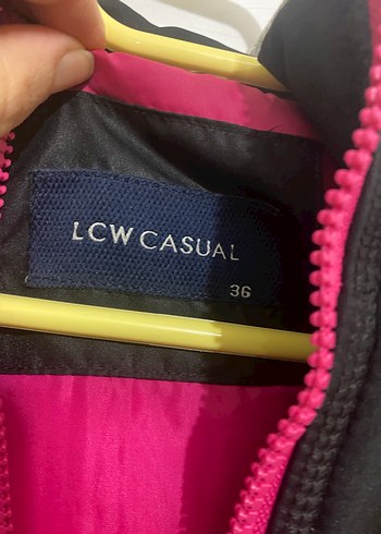 Fermuarlı Siyah Kapüşonlu Kadın Yelek - Görsel 2