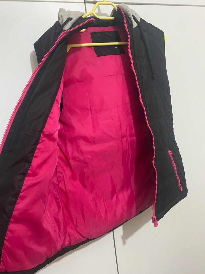 Fermuarlı Siyah Kapüşonlu Kadın Yelek - Görsel 4