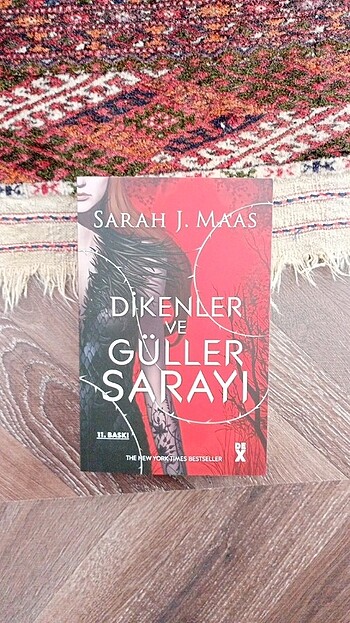 Dikenler ve güller sarayı