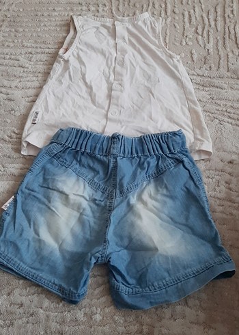 Nakışlı Beyaz Tişört ve Düğmeli Kot Şort - Görsel 3