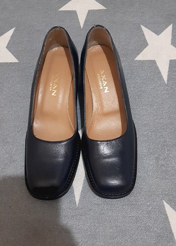 Klasik Mavi Tokalı Kadın Topuklu Ayakkabı