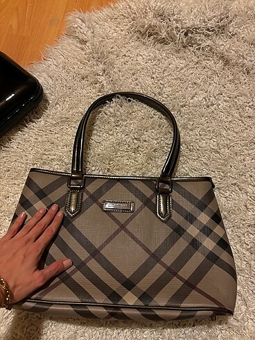 Burberry gri logolu çanta