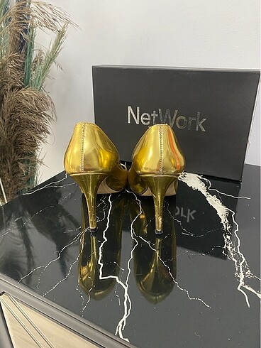 Network Network stiletto